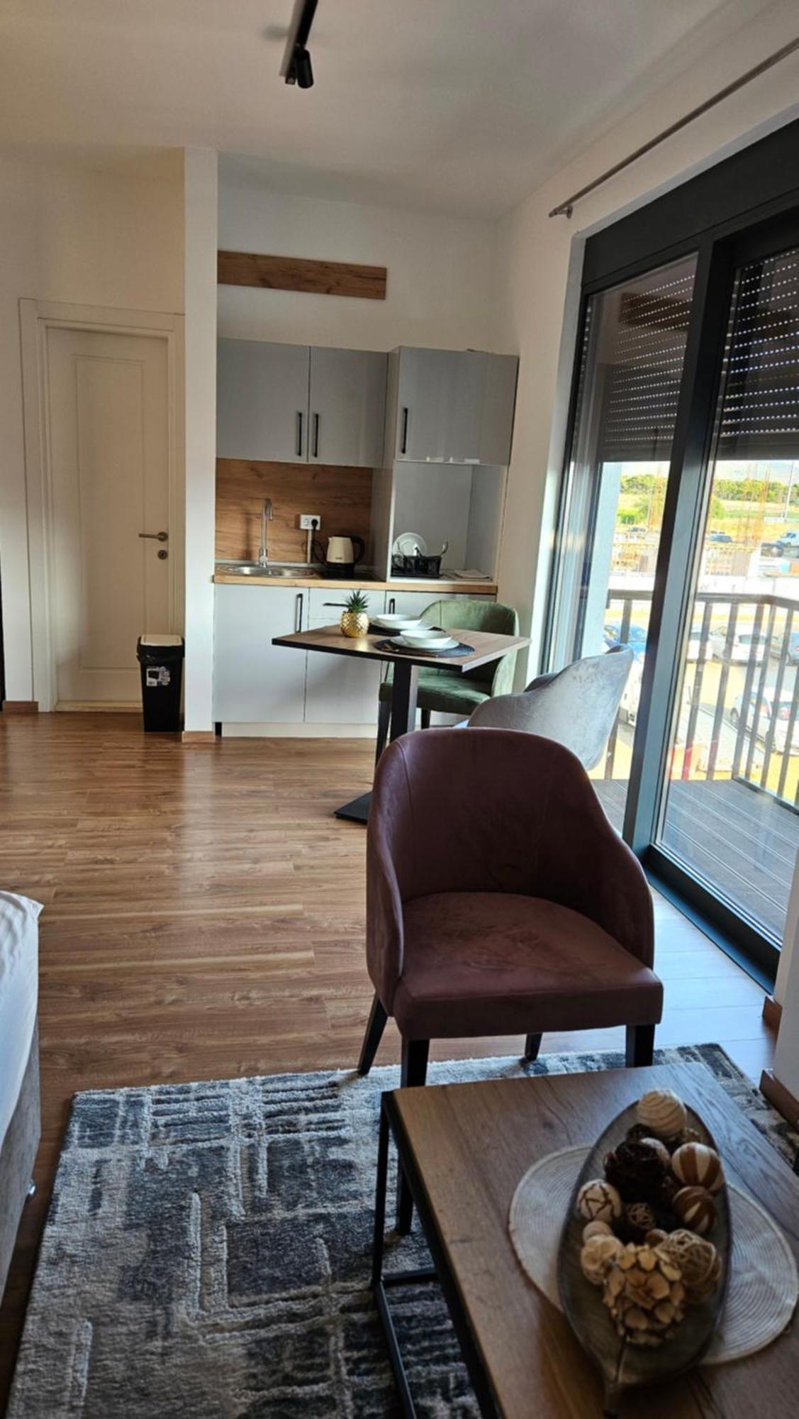 Podgorica Apartments Planet Екстер'єр фото